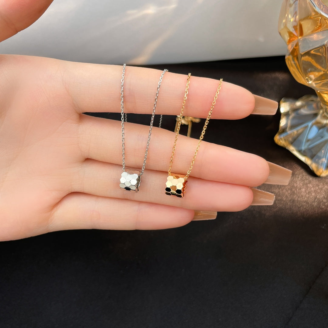 [✨ROSE✨]BEE MINI NECKLACE