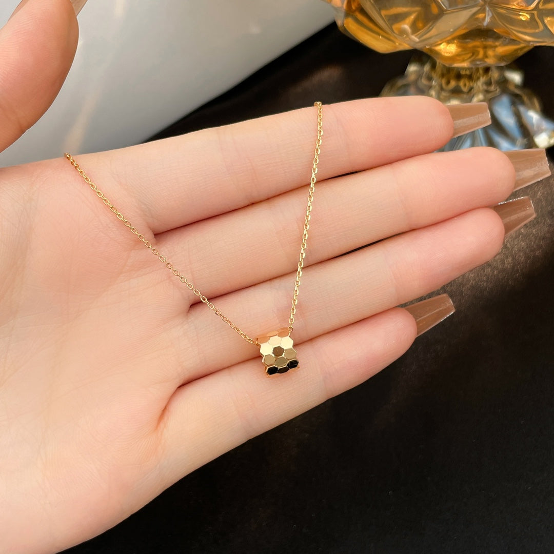 [✨ROSE✨]BEE MINI NECKLACE
