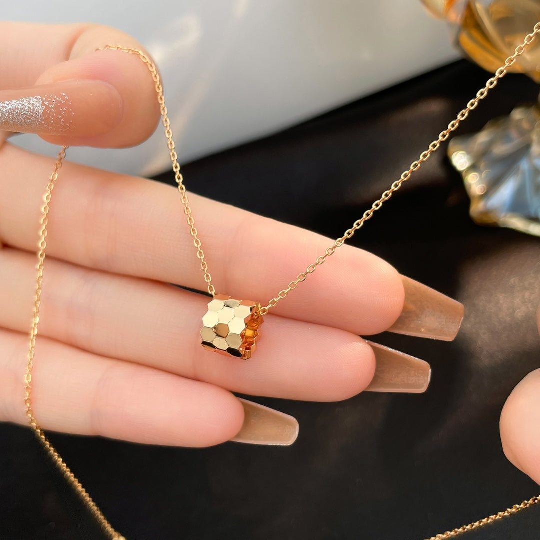 [✨ROSE✨]BEE MINI NECKLACE