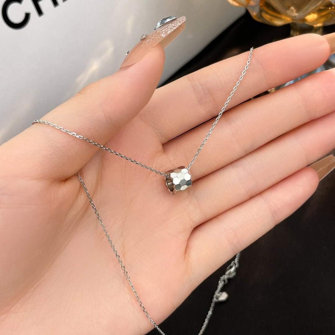[✨ROSE✨]BEE MINI NECKLACE