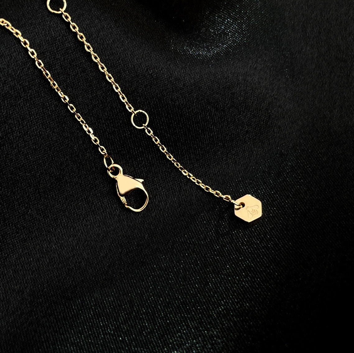 [✨ROSE✨]BEE MINI NECKLACE