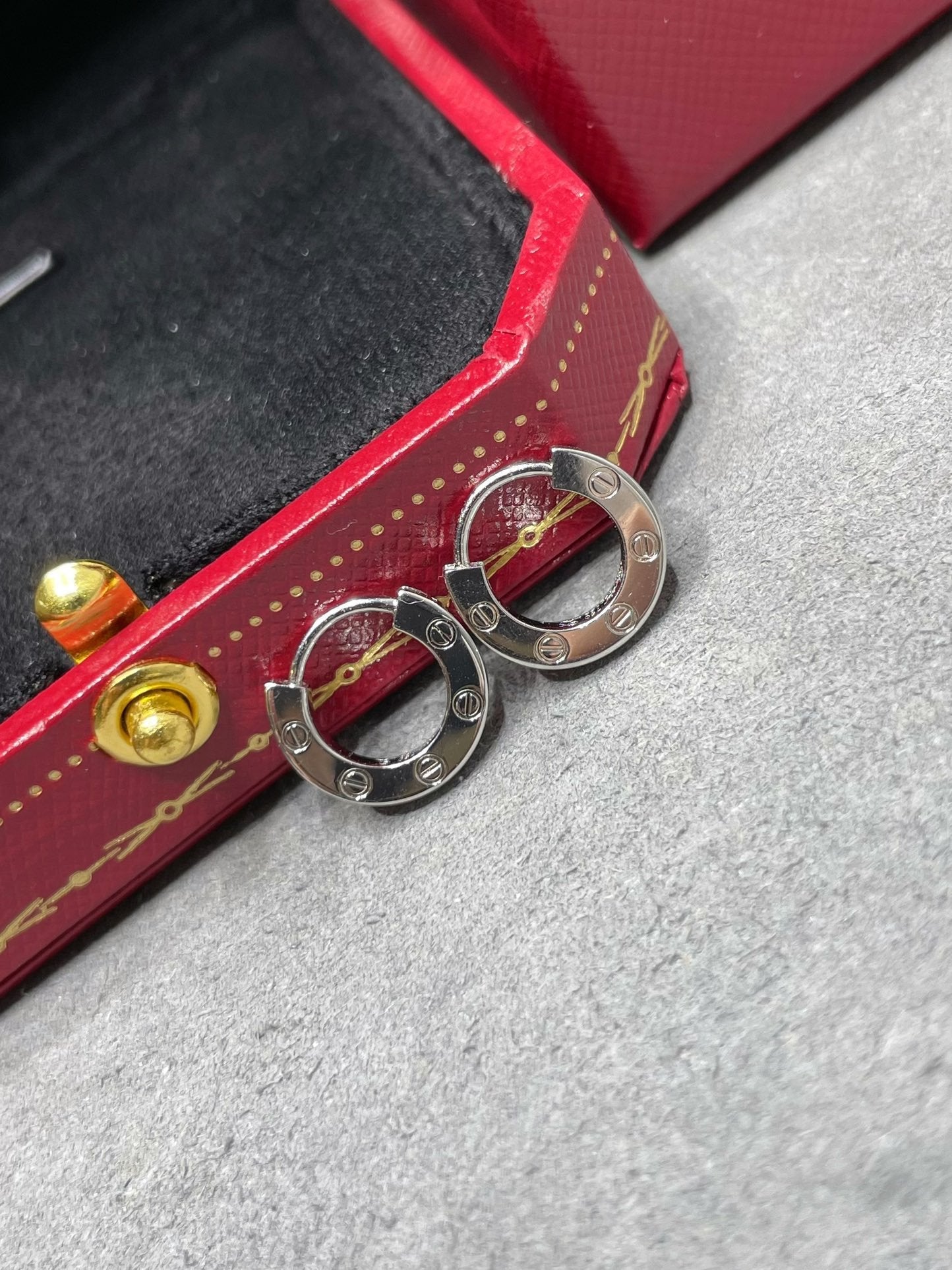 [✨ROSE✨]LOVE MINI EARRINGS