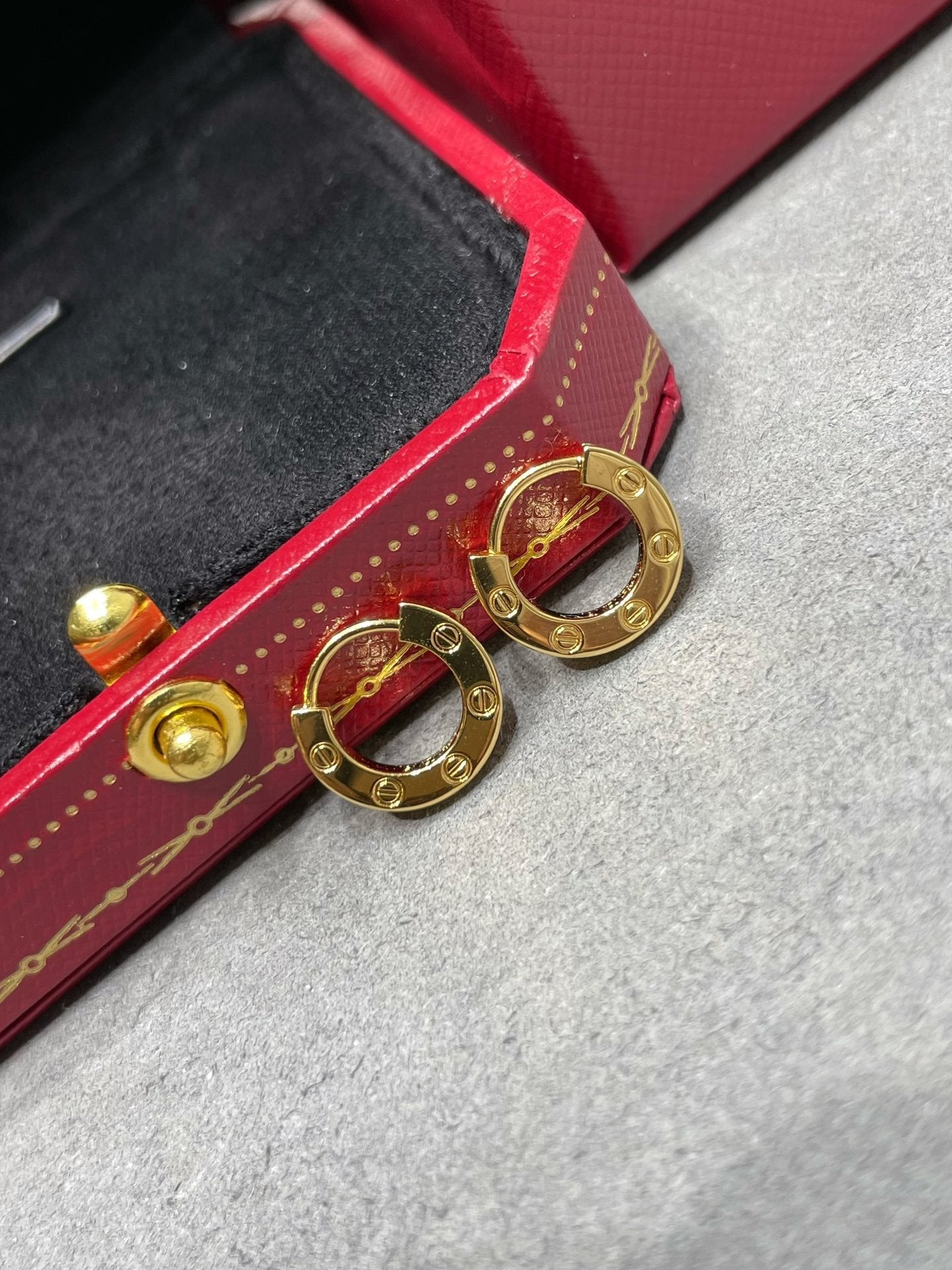 [✨ROSE✨]LOVE MINI EARRINGS