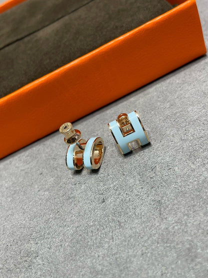 [✨ROSE✨]POP H SKY BLUE STUD EARRINGS