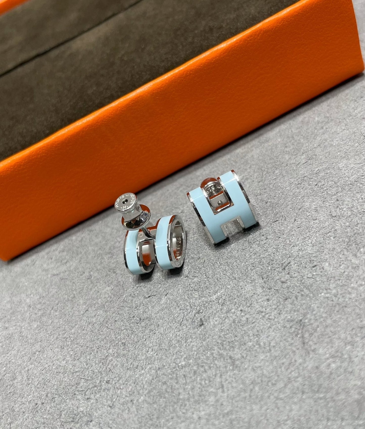 [✨ROSE✨]POP H SKY BLUE STUD EARRINGS