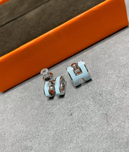 [✨ROSE✨]POP H SKY BLUE STUD EARRINGS