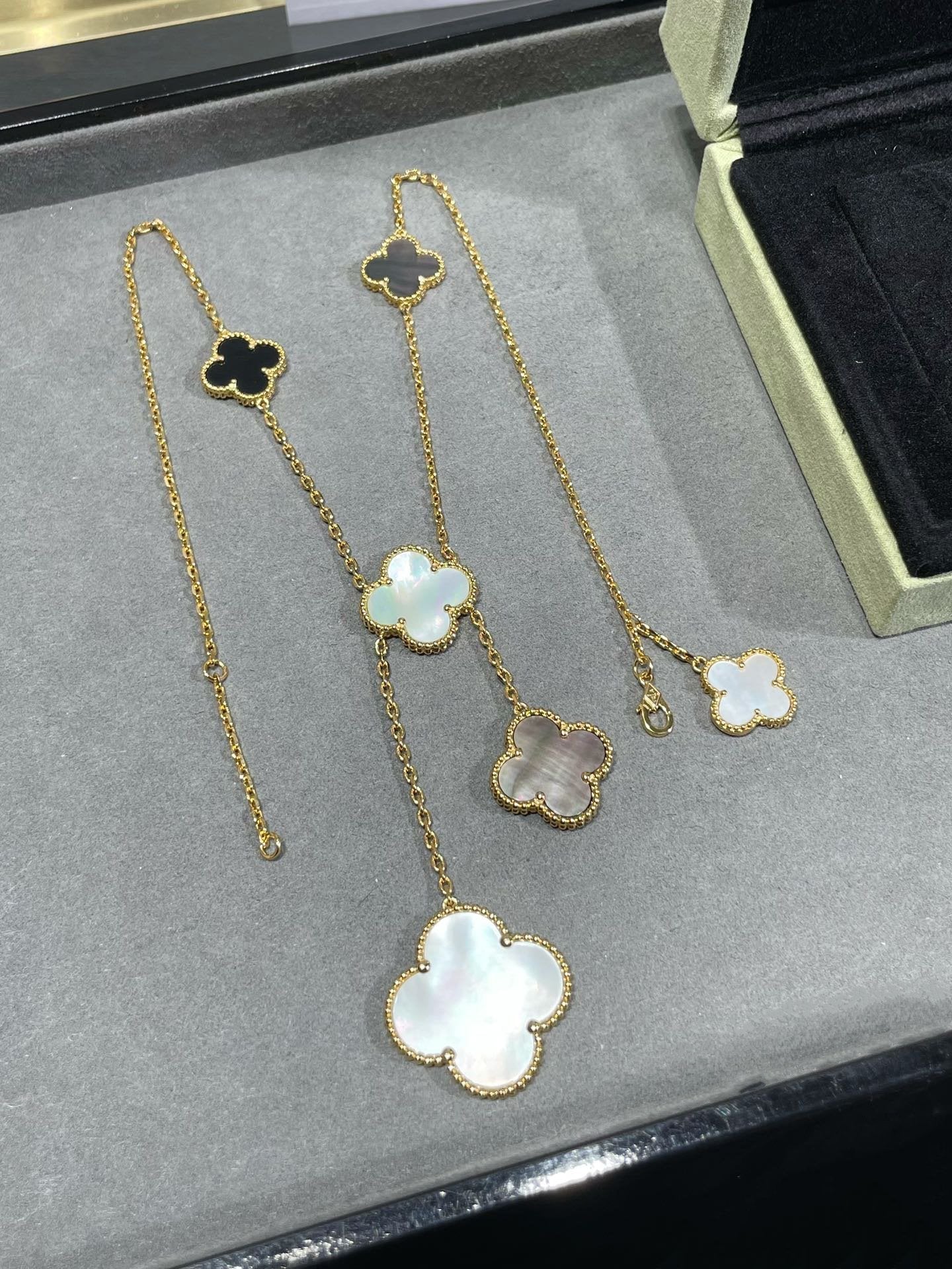 [✨ROSE✨]CLOVER 6 MOTIF MOP ONYX GOLD NECKLACE