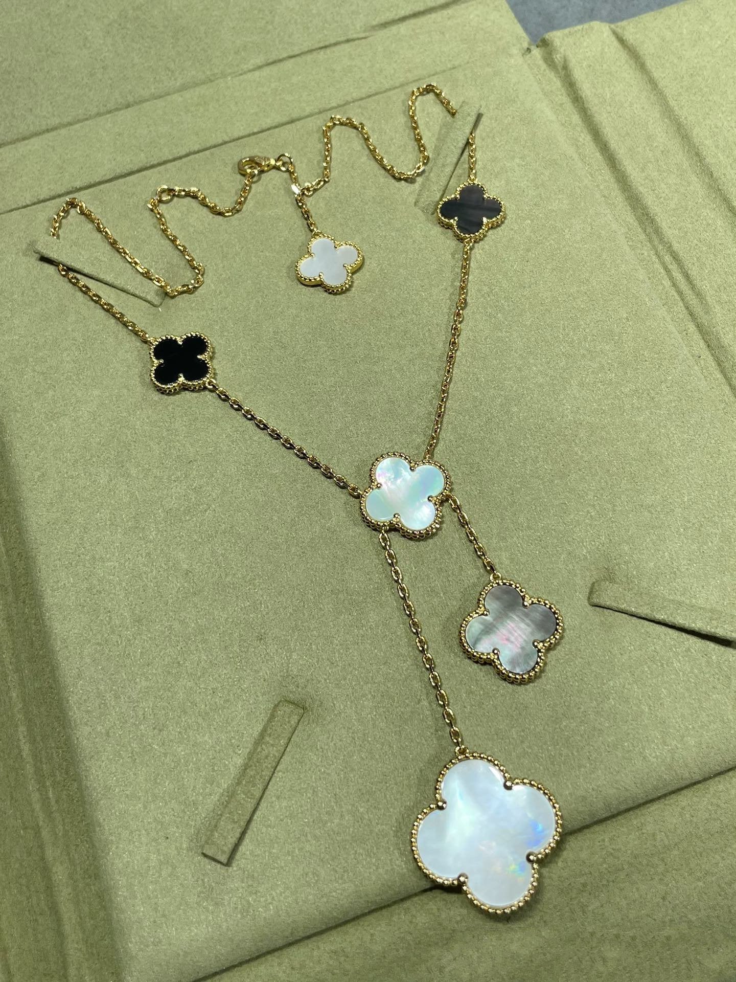 [✨ROSE✨]CLOVER 6 MOTIF MOP ONYX GOLD NECKLACE