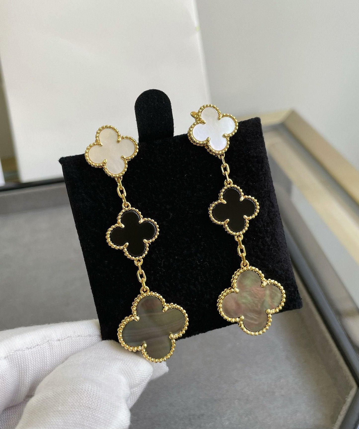 [✨ROSE✨]CLOVER 3 MOTIF MOP ONYX DARK MOP PINK GOLD EARRINGS