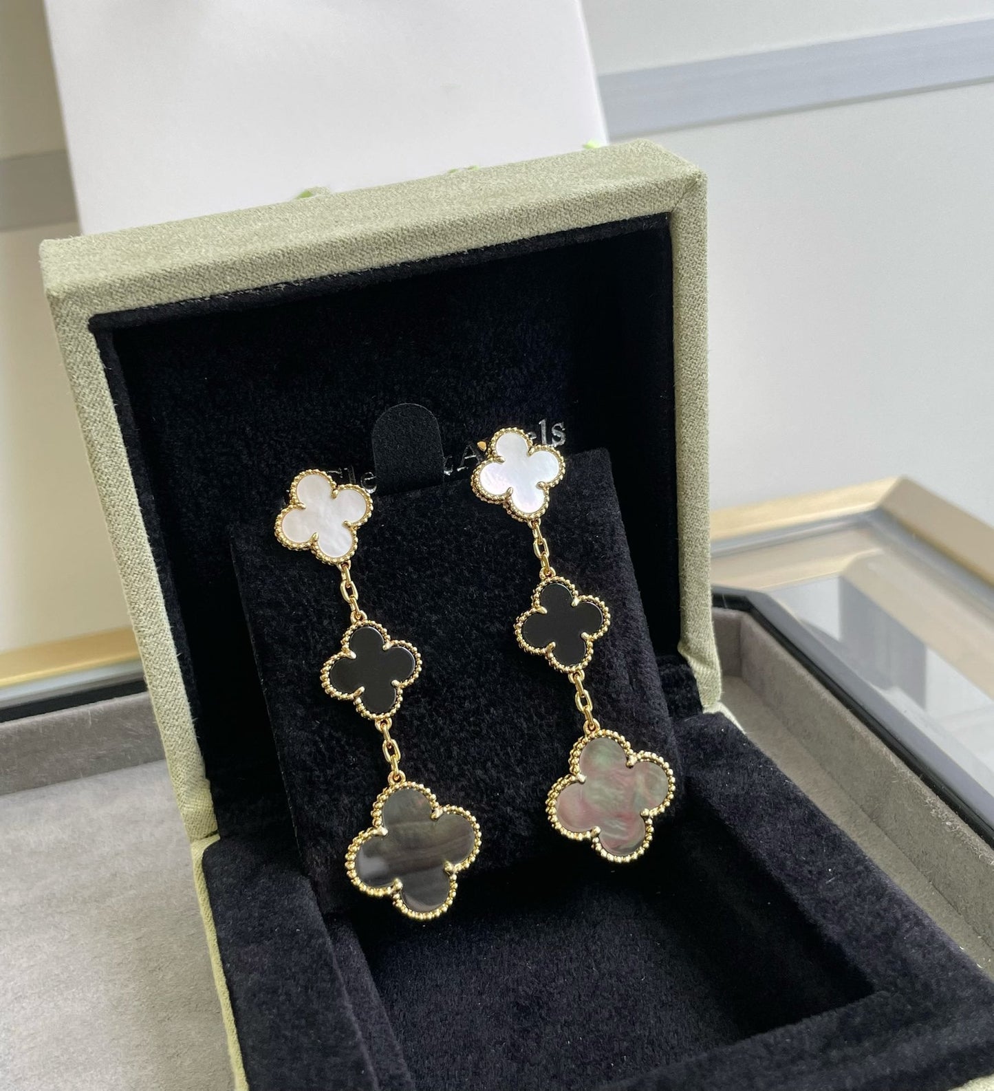 [✨ROSE✨]CLOVER 3 MOTIF MOP ONYX DARK MOP PINK GOLD EARRINGS