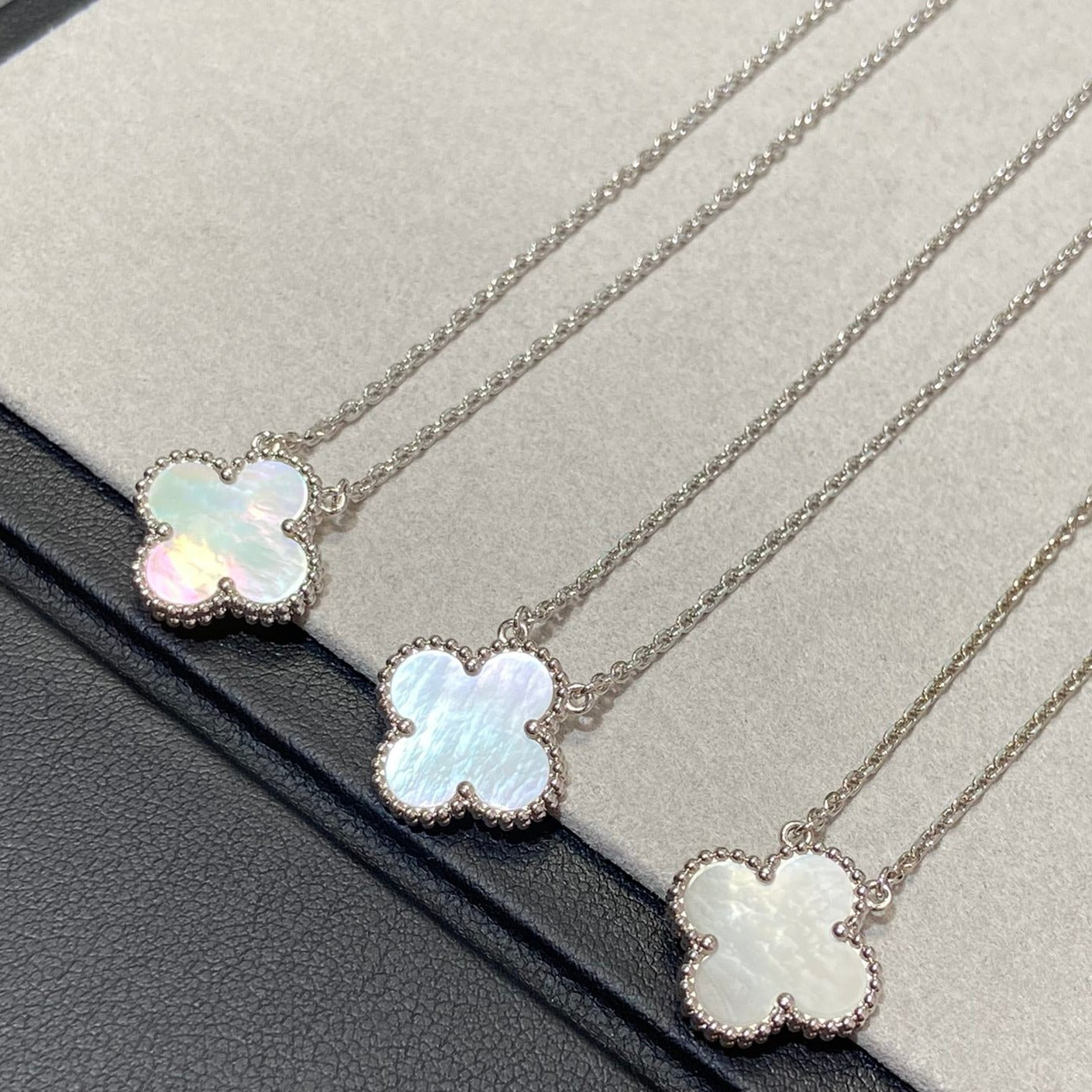 [✨ROSE✨]CLOVER MEDIUM SILVER WHITE MOP NECKLACE