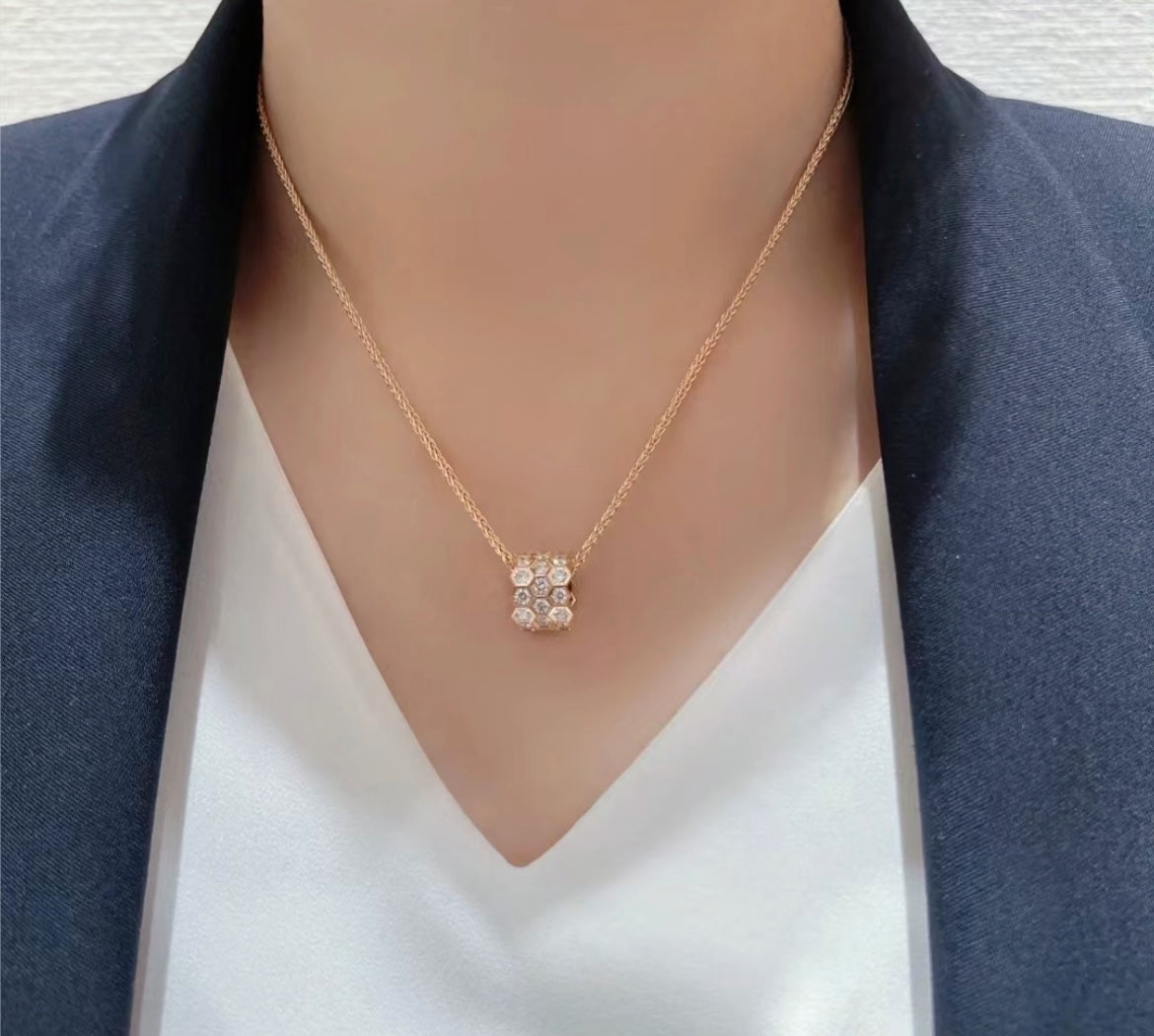 [✨ROSE✨]BEE LOVE DIAMOND PAVED 3 ROW NECKLACE