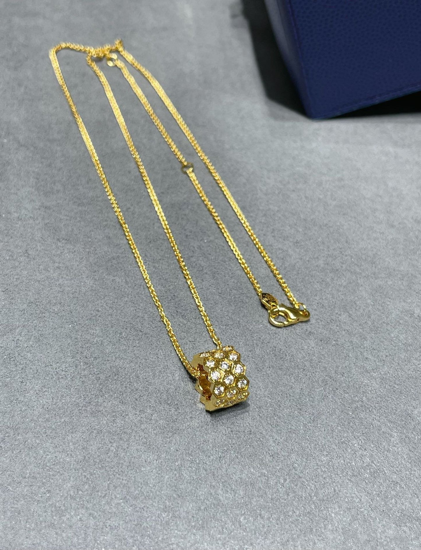 [✨ROSE✨]BEE LOVE DIAMOND PAVED 3 ROW NECKLACE