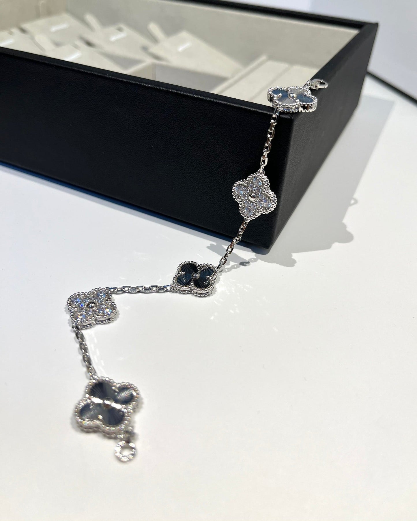 [✨ROSE✨]CLOVER 5 MOTIF SILVER DIAMOND BRACELET