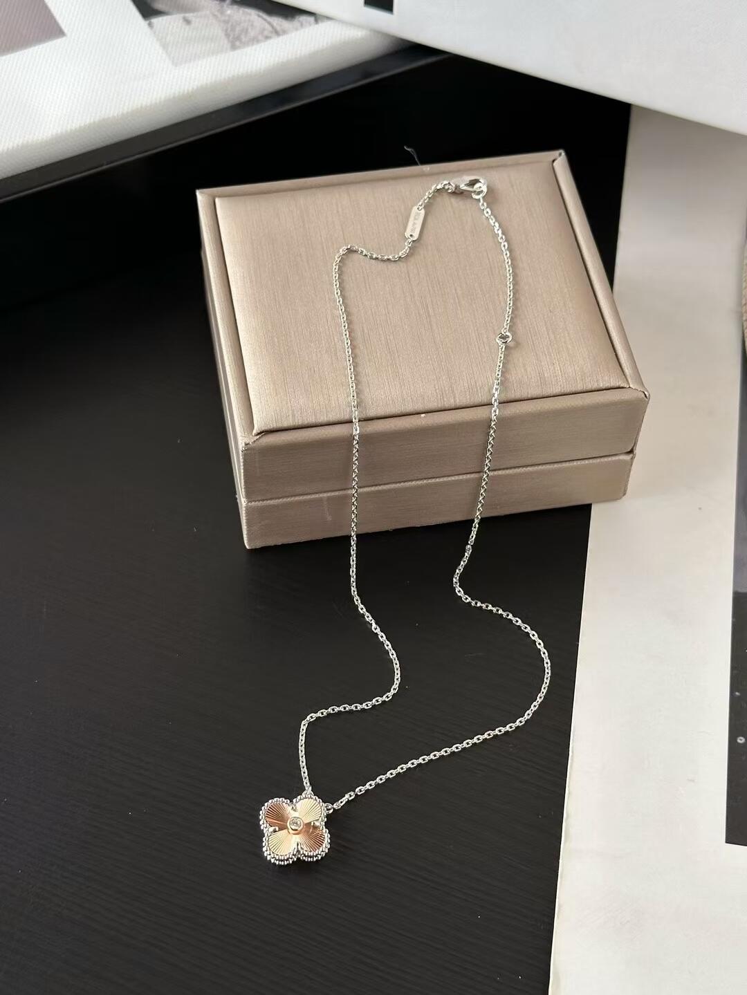 [✨ROSE✨]2024 CHRISTMAS LIMITED EDITION CLOVER 15MM LASER NECKLACE