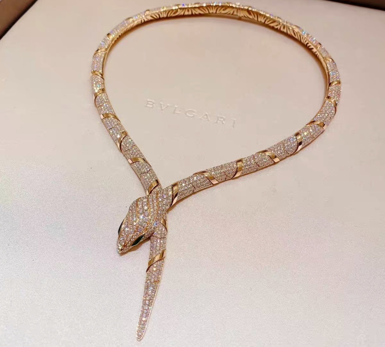 [✨ROSE✨ ]HAUTE COUTURE GOLD SERPENTI NECKLACE