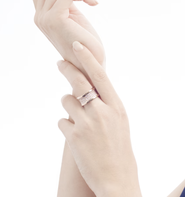 [✨ROSE✨]ZERO 1 WITH PAVED DIAMONDS ON THE SPIRAL RING
