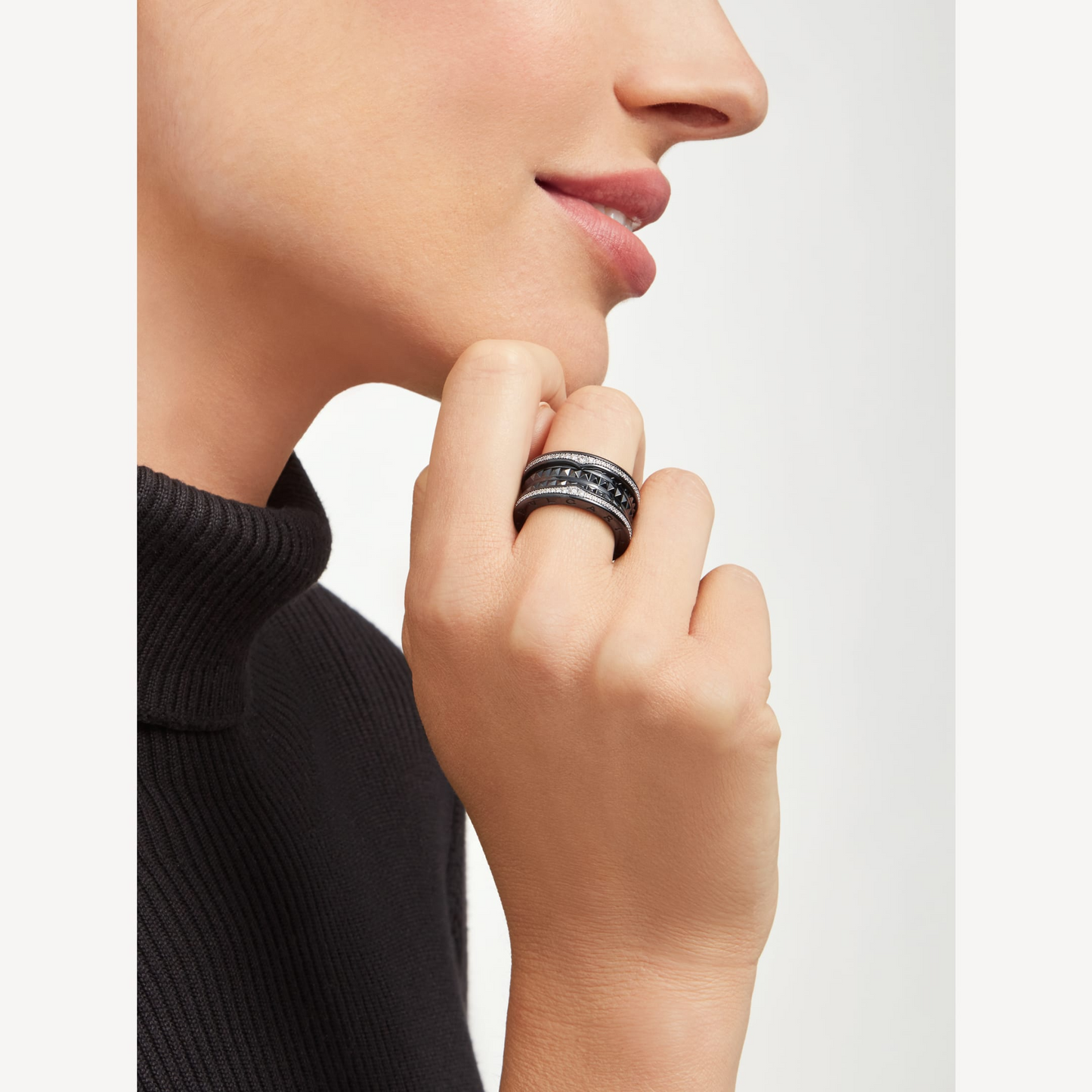 [✨ROSE✨]ZERO 1 ROCK FOUR-BAND BLACK CERAMIC WITH STUDDED SPIRAL AND PAVED DIAMONDS RING