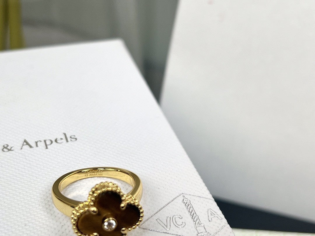 [✨ROSE✨]CLOVER TIGER'S EYE RING GOLD DIAMOND
