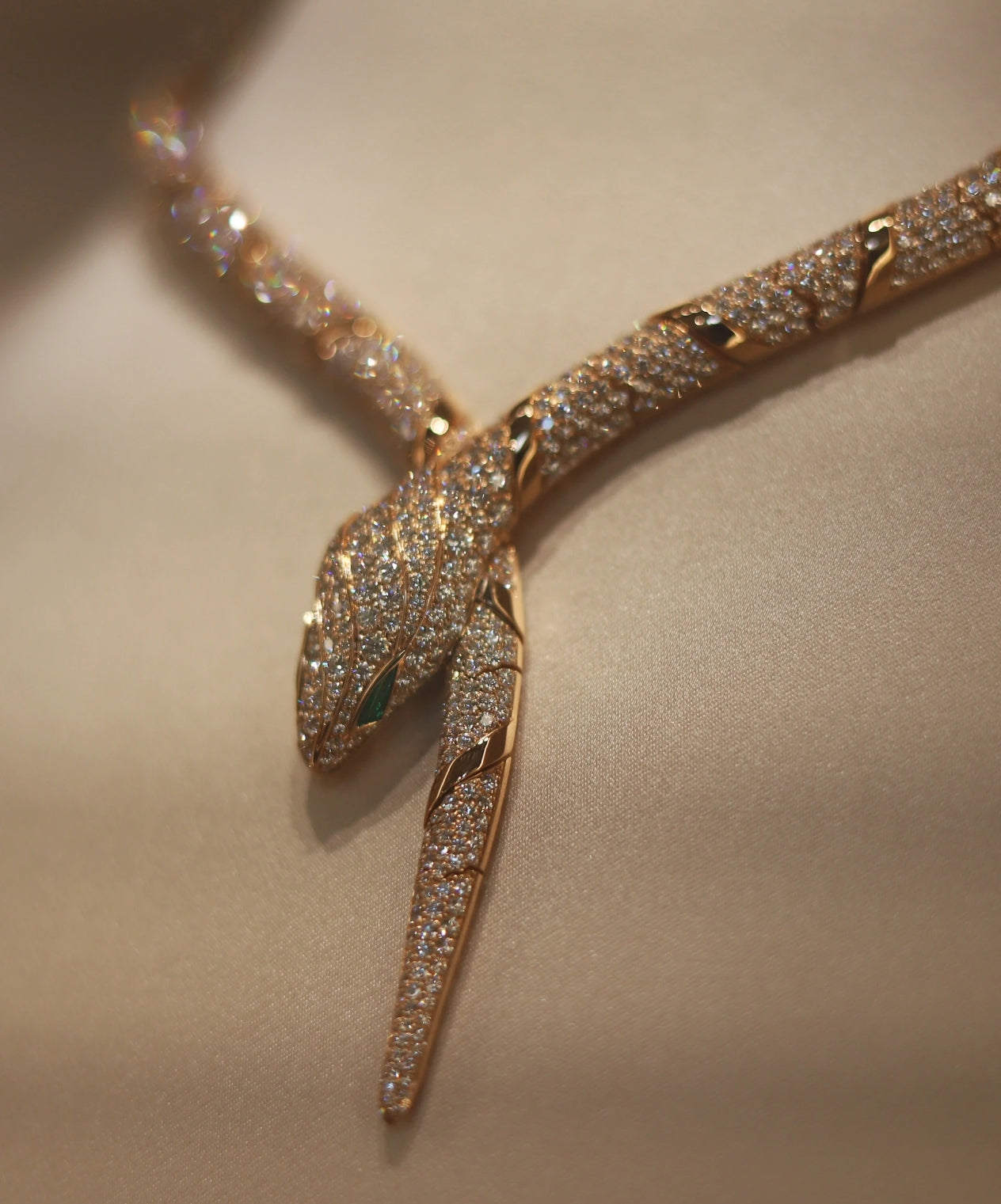 [✨ROSE✨ ]HAUTE COUTURE GOLD SERPENTI NECKLACE