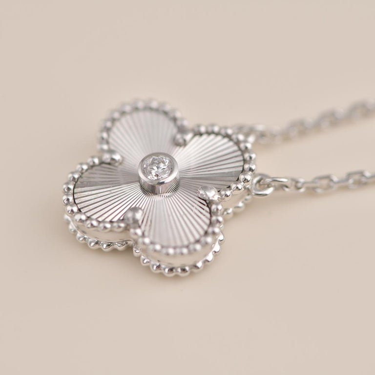 [✨ROSE✨]CLOVER  15MM DIAMOND LASER NECKLACE SILVER