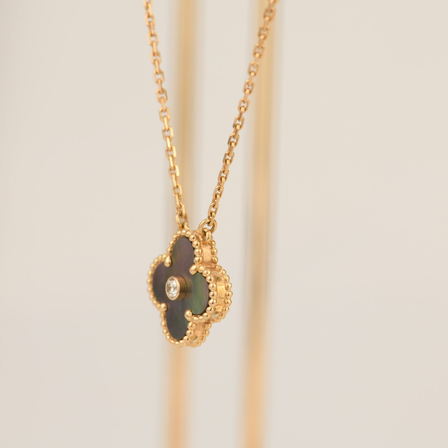 [✨ROSE✨]CLOVER 15MM DIAMOND AND MOTHER-OF-GREY NECKLACE