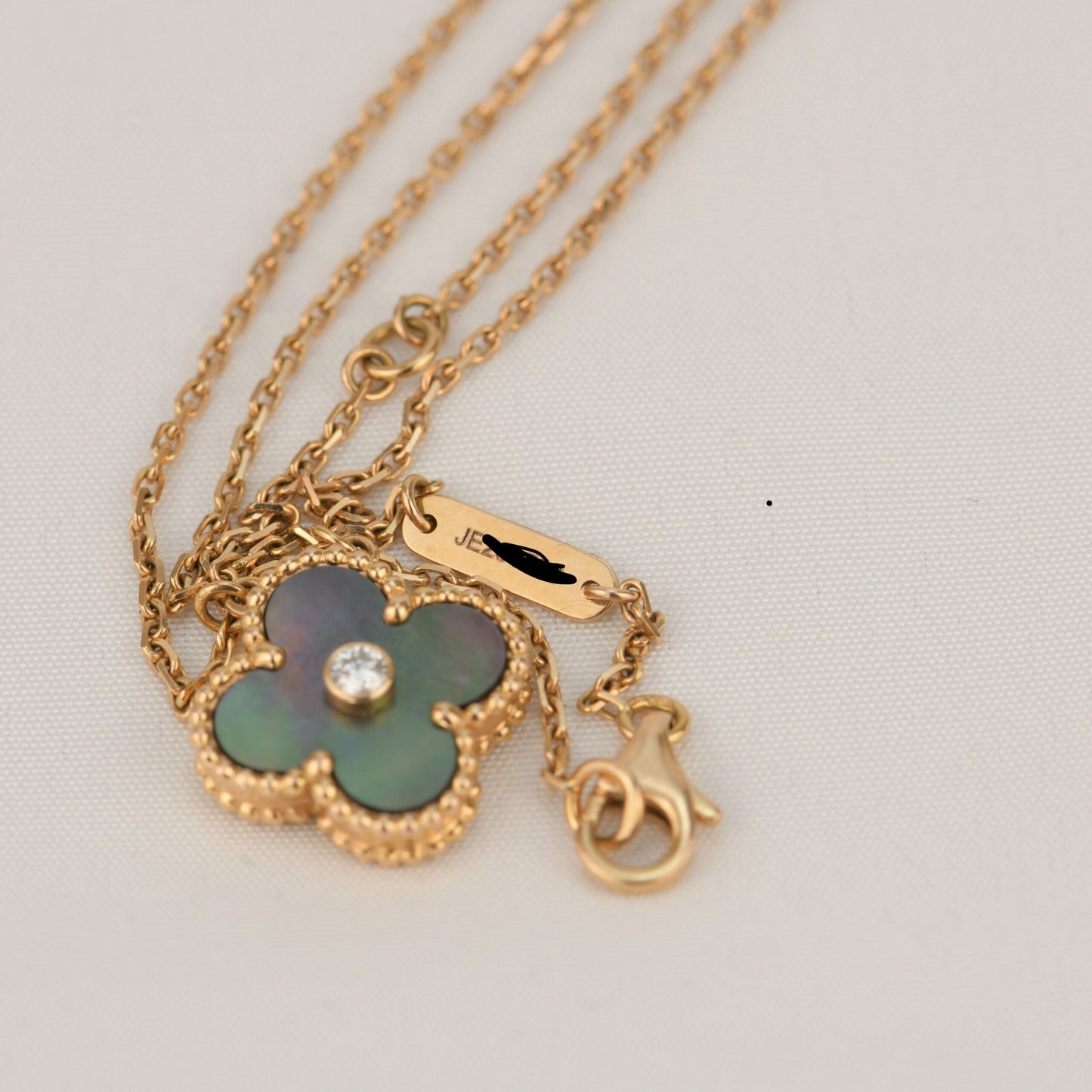 [✨ROSE✨]CLOVER 15MM DIAMOND AND MOTHER-OF-GREY NECKLACE