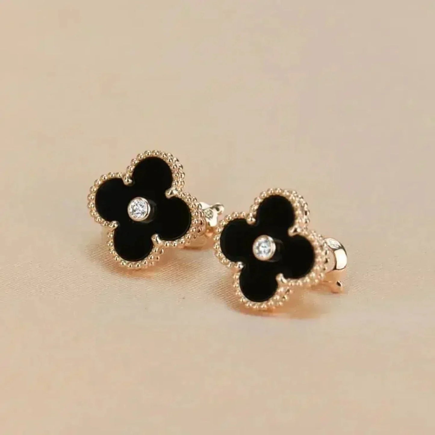 [✨ROSE✨]CLOVER MEDIUM 1 MOTIFS ONYX DIAMOND EARRINGS
