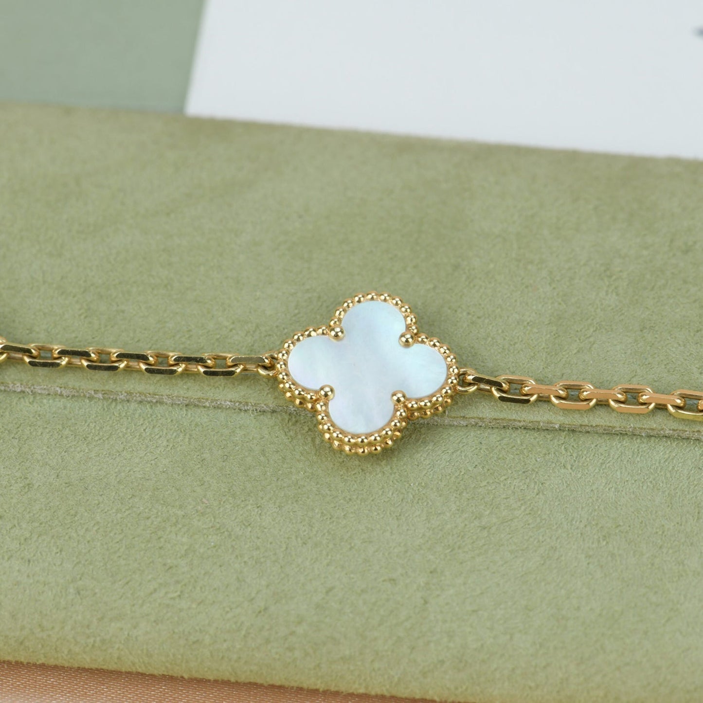 [✨ROSE✨]CLOVER  5 MOTIF WHITE MOP BRACELET