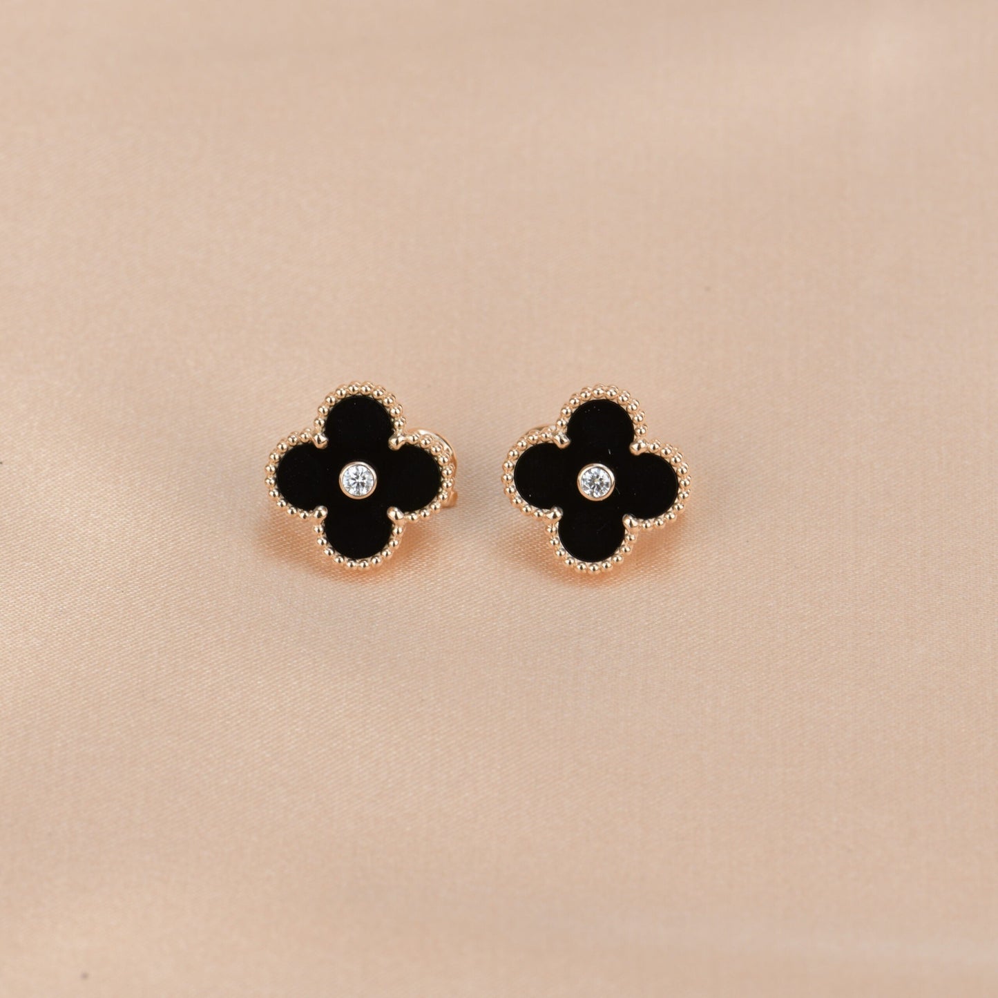[✨ROSE✨]CLOVER MEDIUM 1 MOTIFS ONYX DIAMOND EARRINGS