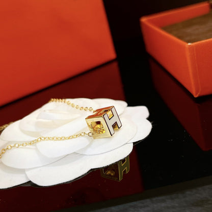 [✨ROSE✨]H WHITE SQUARE GOLD NECKLACE