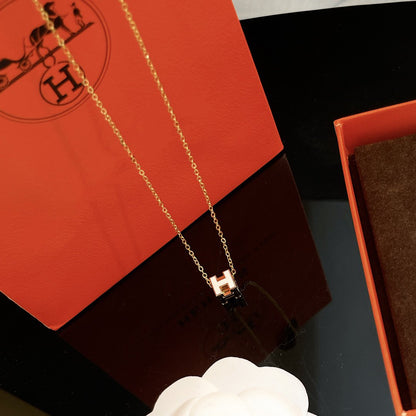 [✨ROSE✨]H WHITE SQUARE GOLD NECKLACE