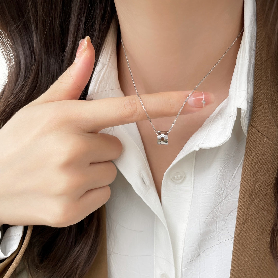 [✨ROSE✨]BEE MINI PEDANT DIAMOND NECKLACE