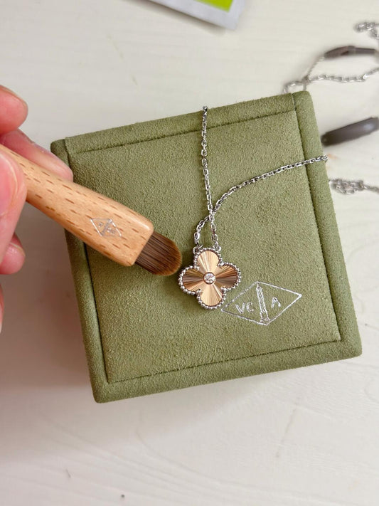 [✨ROSE✨]2024 CHRISTMAS LIMITED EDITION CLOVER 15MM LASER NECKLACE