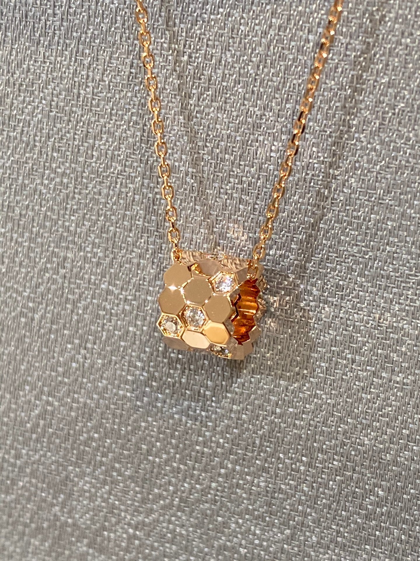 [✨ROSE✨]BEE LOVE DIAMOND NECKLACE