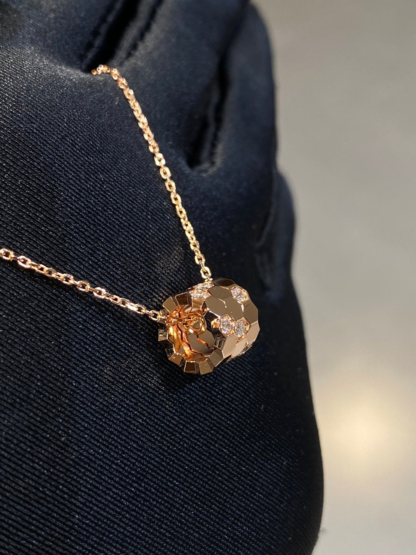 [✨ROSE✨]BEE LOVE DIAMOND NECKLACE
