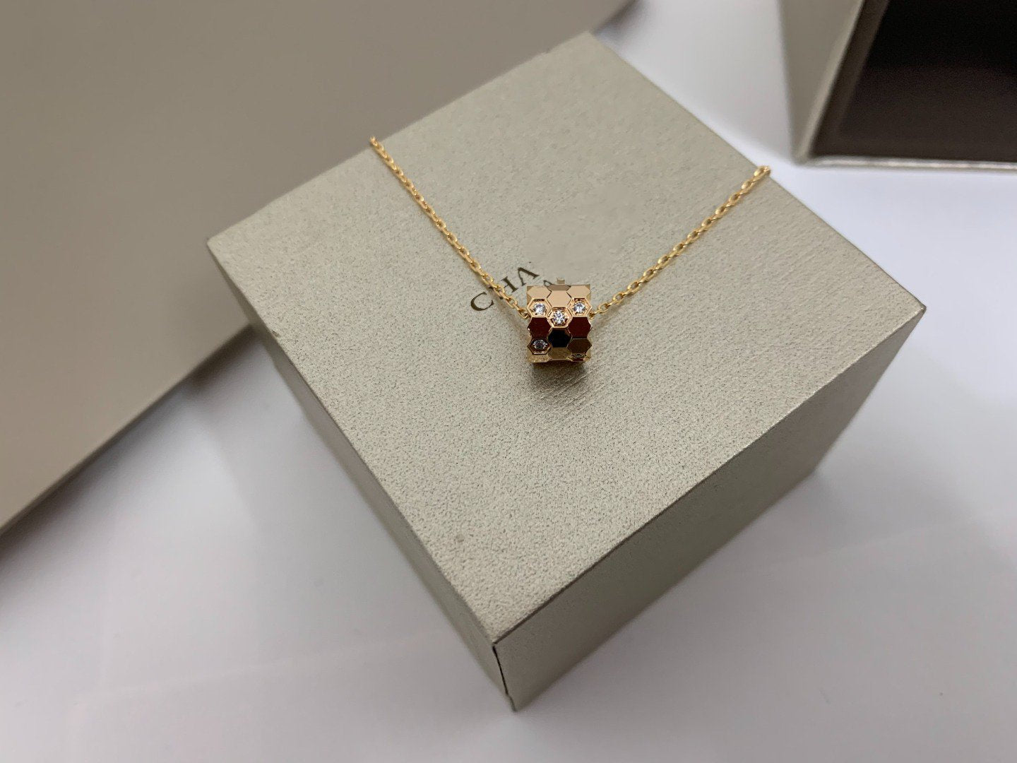 [✨ROSE✨]BEE LOVE DIAMOND NECKLACE