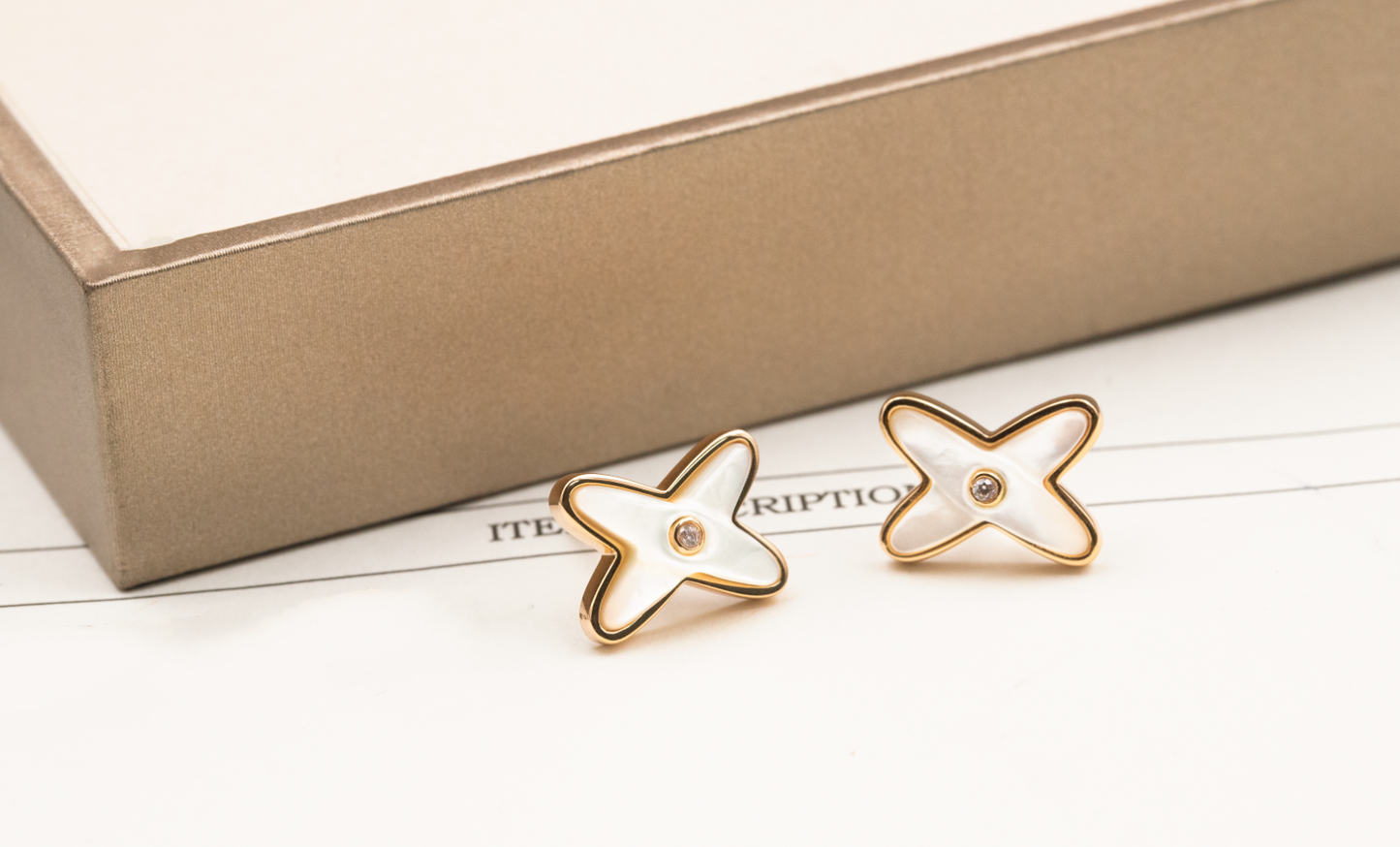 [✨ROSE✨]JEUX DE WHITE MOP PINK GOLD DIAMOND EARRINGS