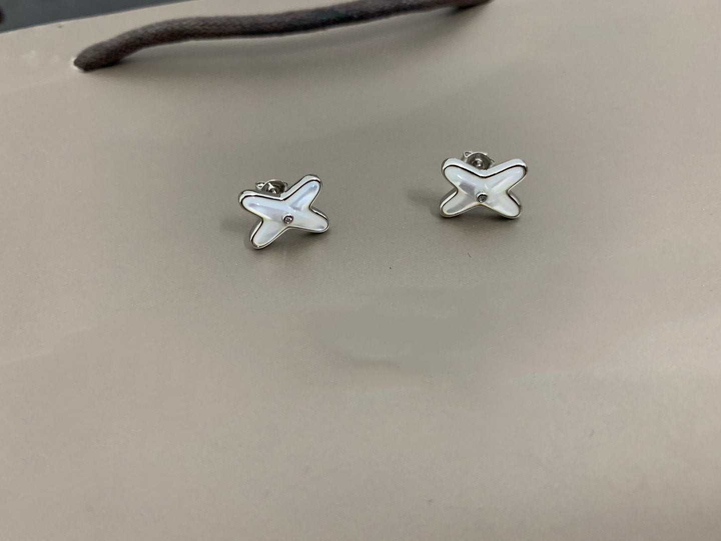 [✨ROSE✨]JEUX DE WHITE MOP SILVER DIAMOND EARRINGS