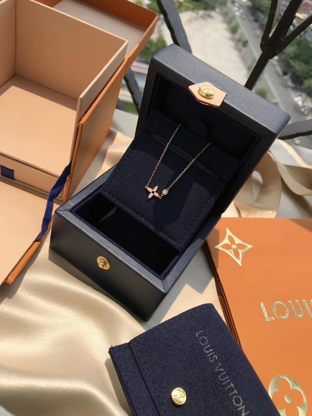 [✨ROSE✨]BLOSSOM PENDANT PINK GOLD AND DIAMOND