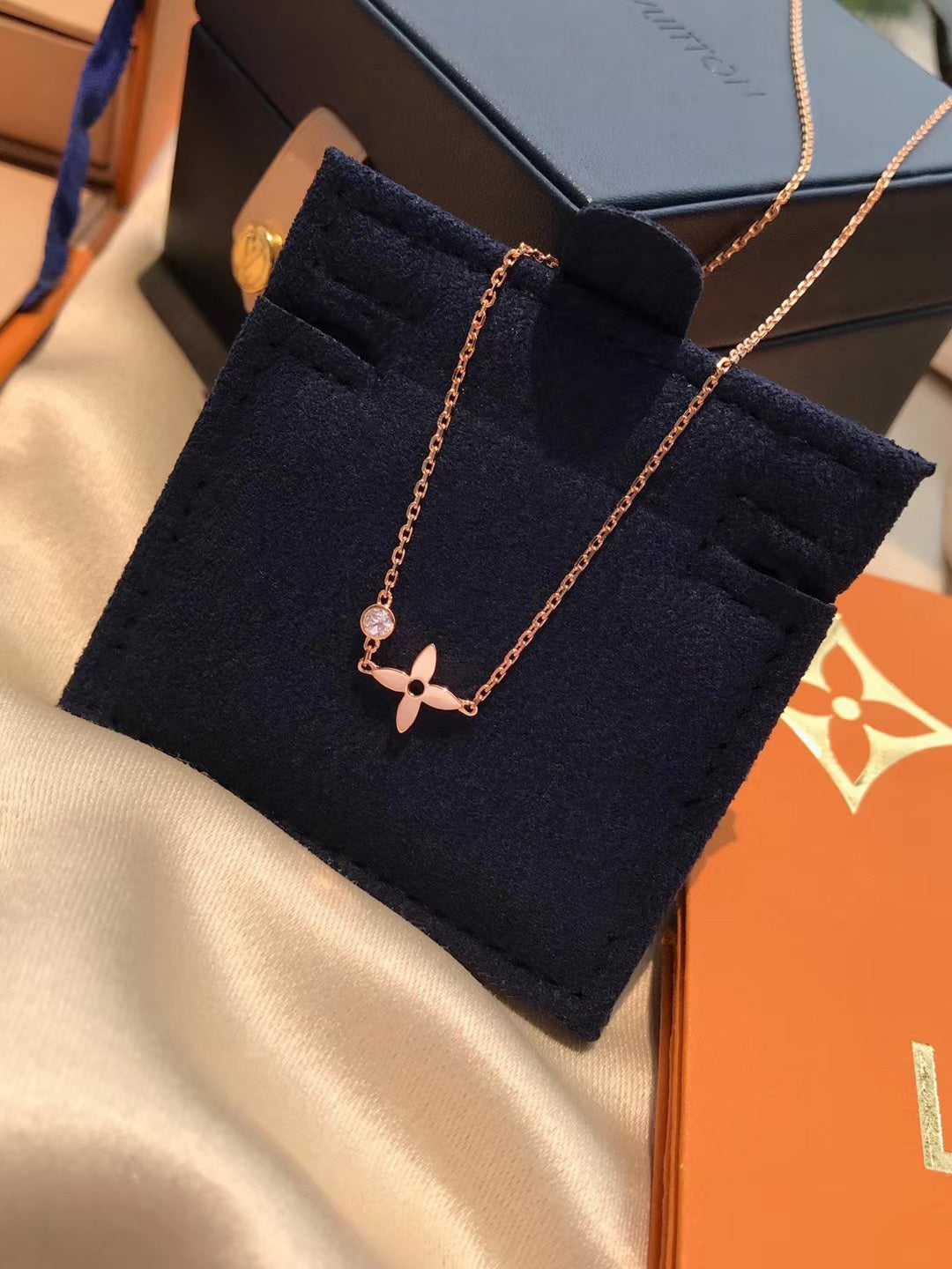 [✨ROSE✨]BLOSSOM PENDANT PINK GOLD AND DIAMOND