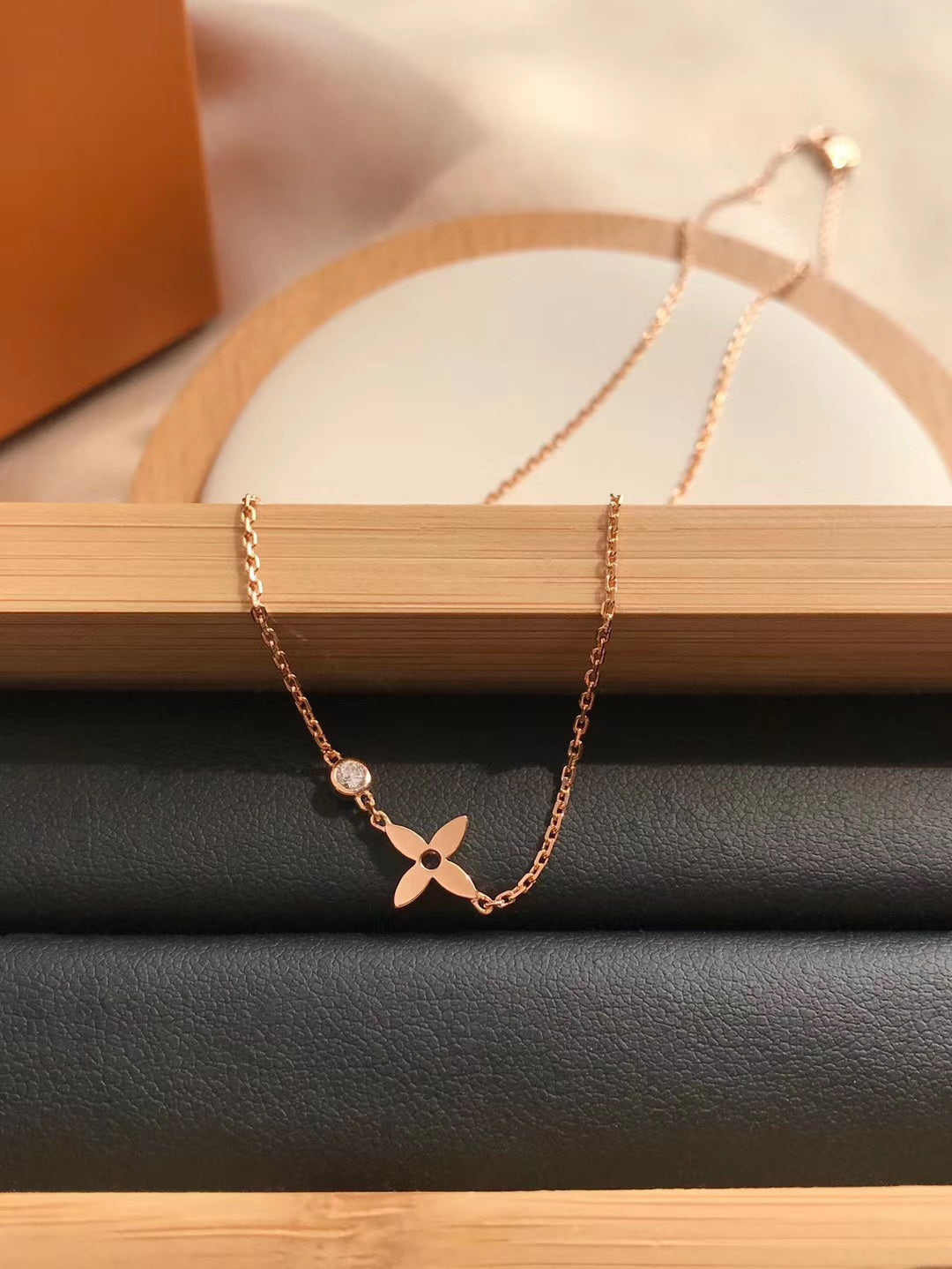 [✨ROSE✨]BLOSSOM PENDANT PINK GOLD AND DIAMOND