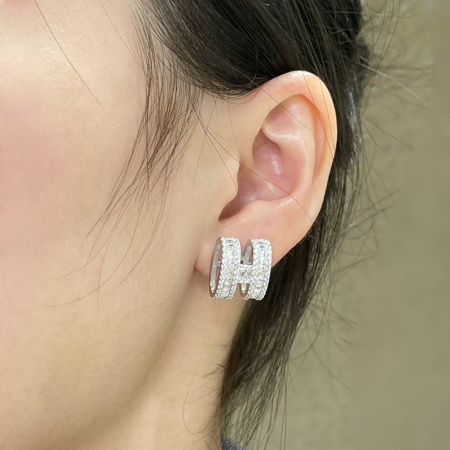 [✨ROSE✨]H STUD EARRINGS WITH SILVER DIAMONDS