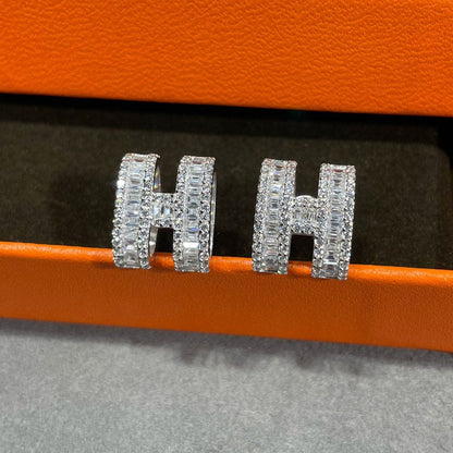 [✨ROSE✨]H STUD EARRINGS WITH SILVER DIAMONDS