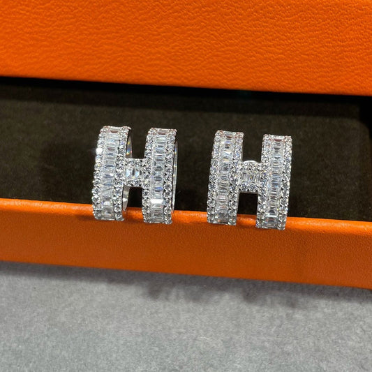 [✨ROSE✨]H STUD EARRINGS WITH SILVER DIAMONDS