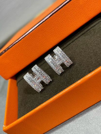 [✨ROSE✨]H STUD EARRINGS WITH SILVER DIAMONDS