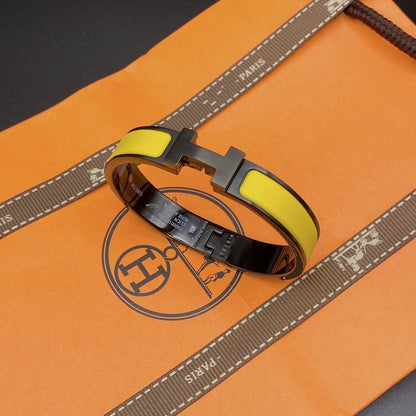 [✨ROSE✨]CLIC HM SO BLACK YELLOW BRACELET