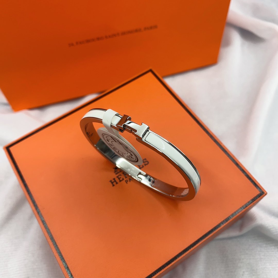 [✨ROSE✨]CLASSIC HM CLIC WHITE 8MM ENAMEL BRACELET