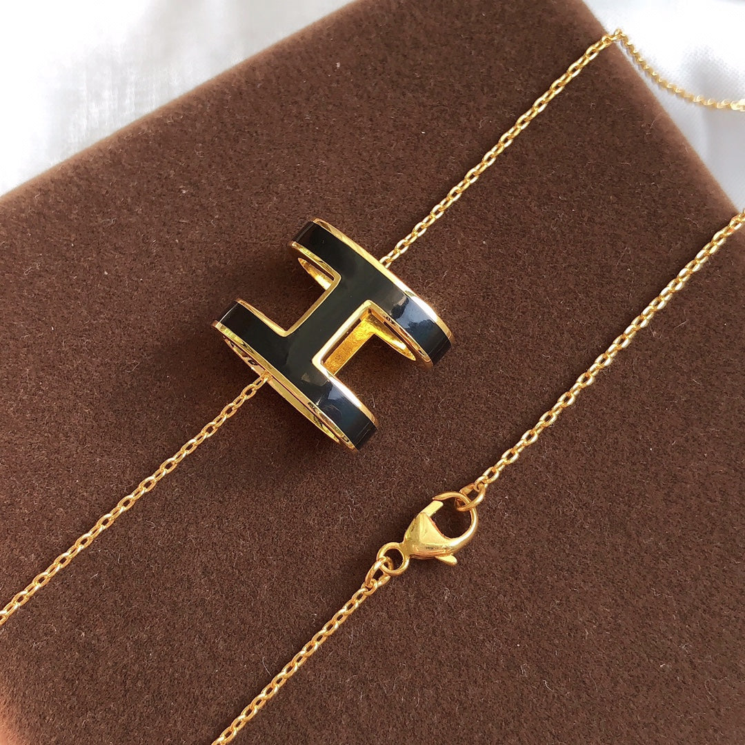 [✨ROSE✨]HM CLIC BLACK ENAMEL GOLD NECKLACE