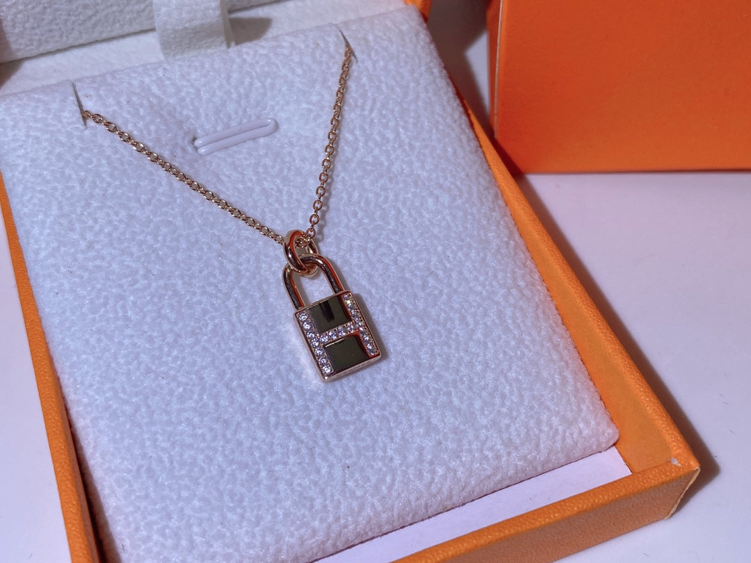 [✨ROSE✨]HM ADVANCED NICHE LOCK HEAD NECKLACE DIAMONDS